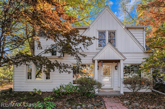 front view picture of 27501 West Chicago, Livonia, MI. 48150