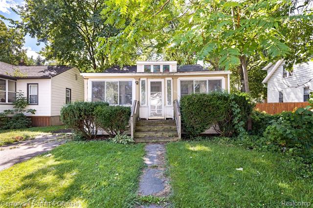 front view picture of 610 E Lewiston Ave, Ferndale, MI. 48220