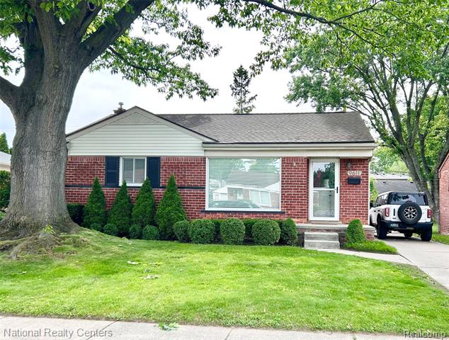 front view picture of 9611 Deering, Livonia, MI. 48150