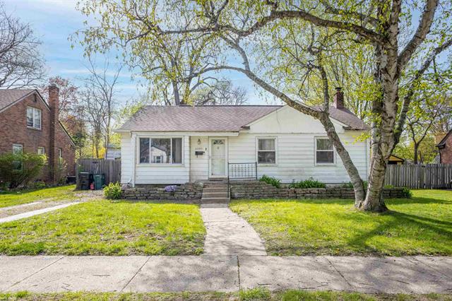 front view picture of 23491 Meadowlark St, Oak Park, MI. 48237