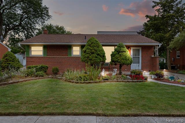 front view picture of 30905 Dalhay, Livonia, MI. 48150