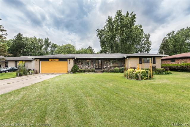 front view picture of 24129 Philip Dr, Southfield, MI. 48075