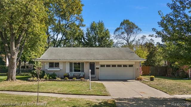front view picture of 11348 Cedar Ln, Plymouth, MI. 48170