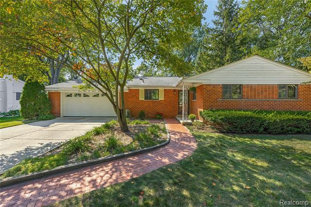 front view picture of 11025 Hubbell, Livonia, MI. 48150