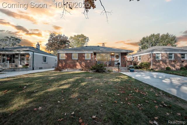 front view picture of 9931 Clements Circle E, Livonia, MI. 48150