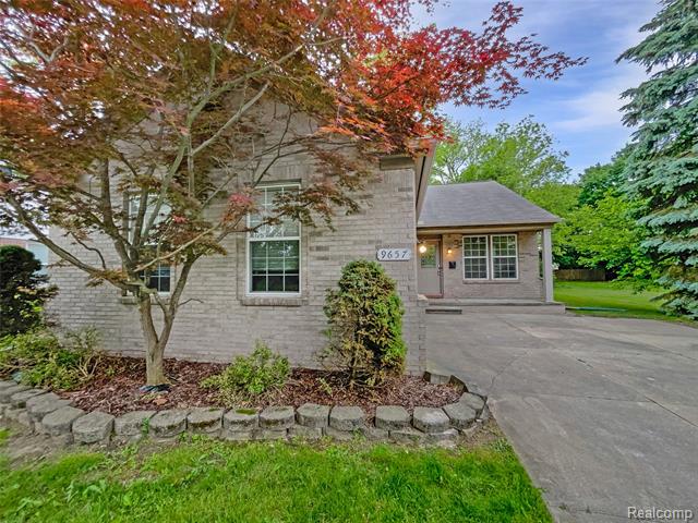 front view picture of 9657 Rockland, Redford, MI. 48239