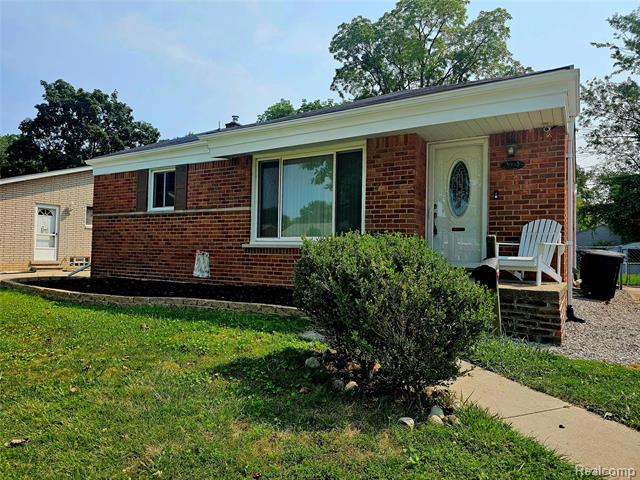 front view picture of 9994 Deering, Livonia, MI. 48150