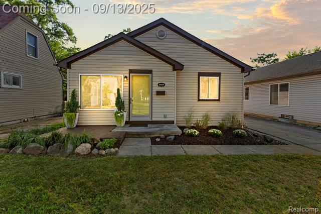 front view picture of 23114 Hazelwood Ave, Hazel Park, MI. 48030