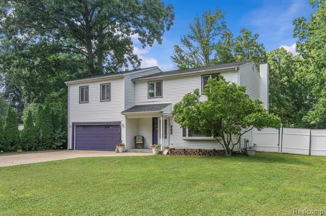 front view picture of 30794 Lamar St, Farmington, MI. 48336