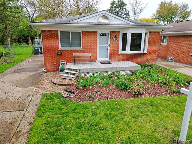 front view picture of 9963 Arnold, Redford, MI. 48239