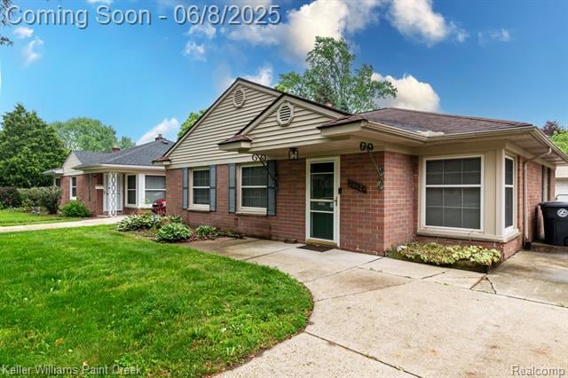 front view picture of 28429 Clements Circle N, Livonia, MI. 48150