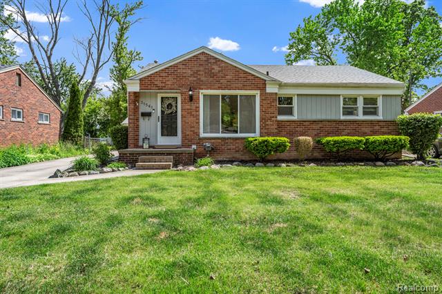 front view picture of 31561 Lamar Dr, Farmington, MI. 48336