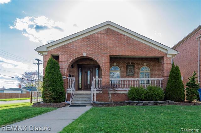 front view picture of 8401 Fenton, Dearborn Heights, MI. 48127