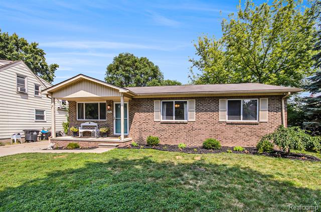 front view picture of 8702 Fremont, Westland, MI. 48185