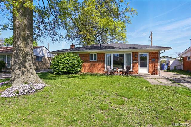 front view picture of 26830 Constance, Dearborn Heights, MI. 48127