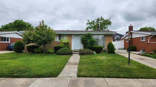 front view picture of 8679 Mercedes, Dearborn Heights, MI. 48127