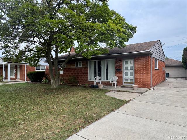 front view picture of 8626 Kinloch, Dearborn Heights, MI. 48127
