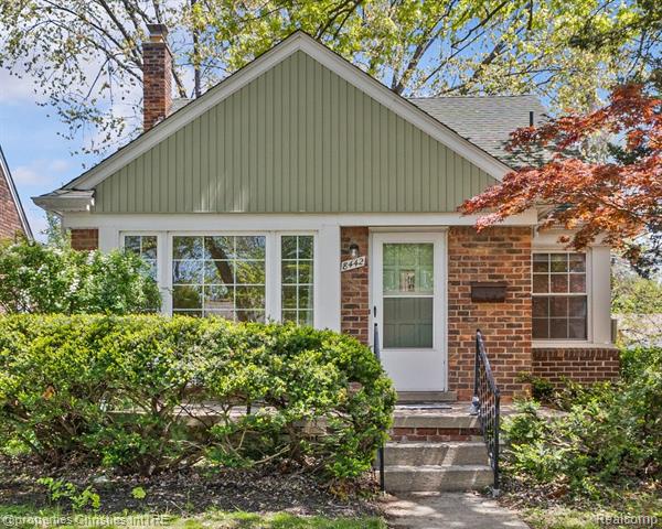 front view picture of 8442 Hazelton, Dearborn Heights, MI. 48127