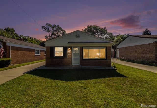 front view picture of 8476 Dale, Dearborn Heights, MI. 48127