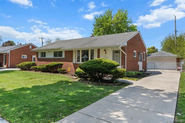 front view picture of 8631 Whitefield, Dearborn Heights, MI. 48127