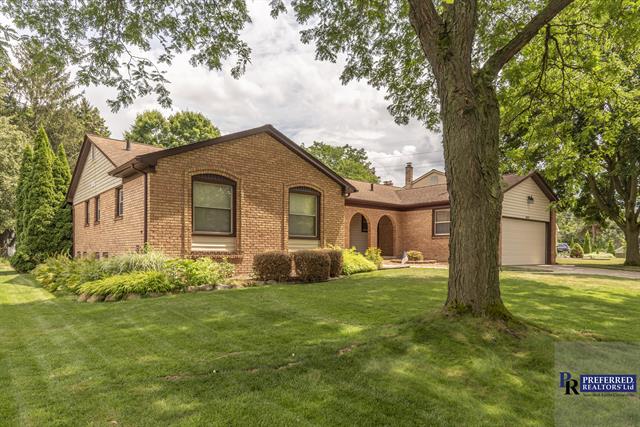front view picture of 9650 Bobwhite Ct, Plymouth, MI. 48170