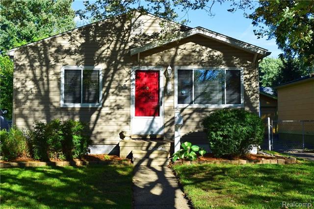 front view picture of 12104 Hemingway, Redford, MI. 48239