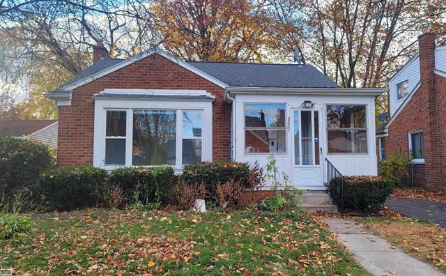 front view picture of 23521 Jerome St, Oak Park, MI. 48237