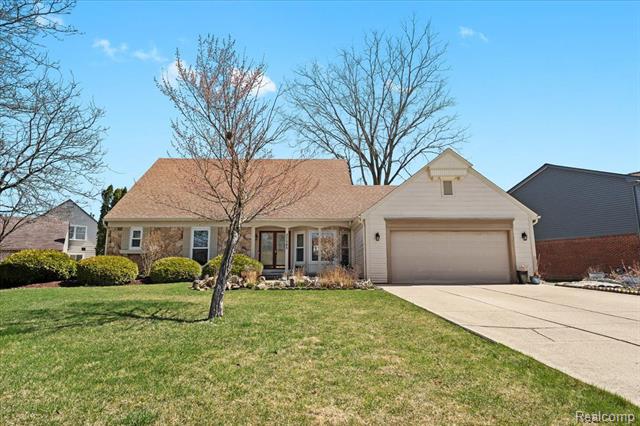 front view picture of 27585 Bridle Hills Dr, Farmington, MI. 48336