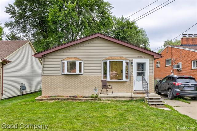 front view picture of 11864 Camden, Livonia, MI. 48150