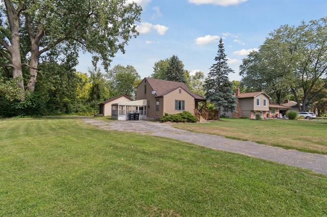 front view picture of 34450 Beacon, Livonia, MI. 48150