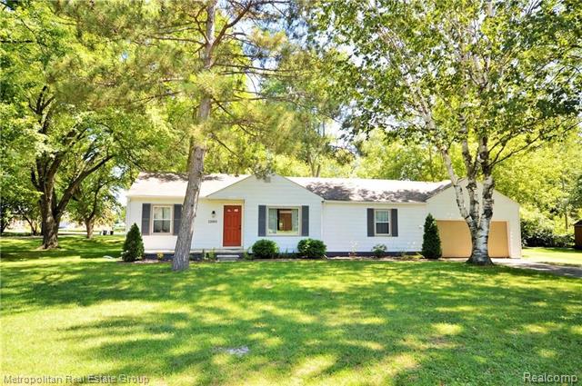 front view picture of 12088 Brewster, Livonia, MI. 48150