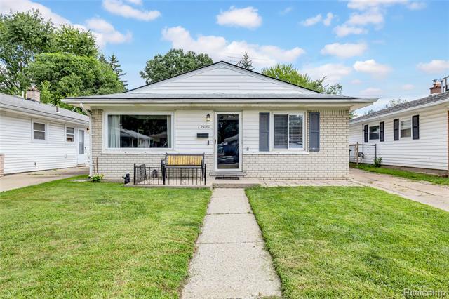 front view picture of 12030 Arcola, Livonia, MI. 48150