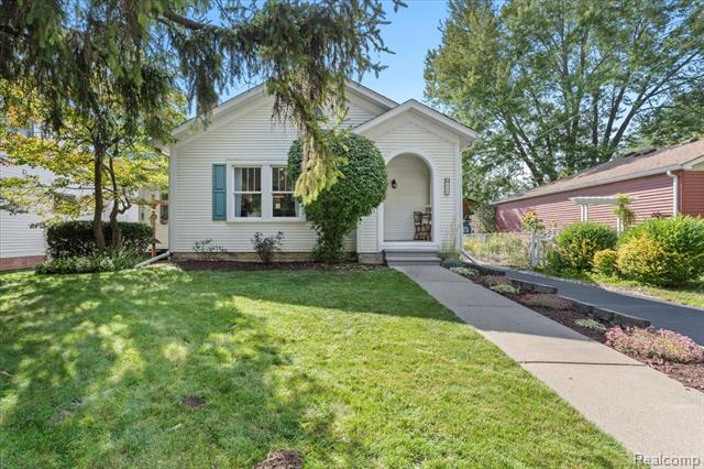 front view picture of 135 N Holbrook, Plymouth, MI. 48170