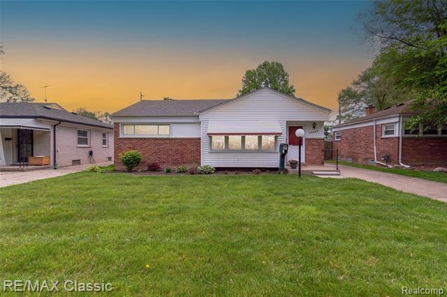 front view picture of 12840 Fenton, Redford, MI. 48239