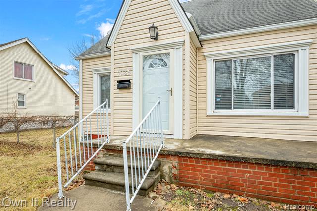 front view picture of 7335 Maple, Dearborn, MI. 48126