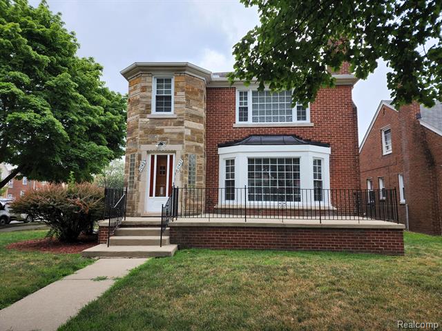 front view picture of 10427 S Morrow Cir, Dearborn, MI. 48126