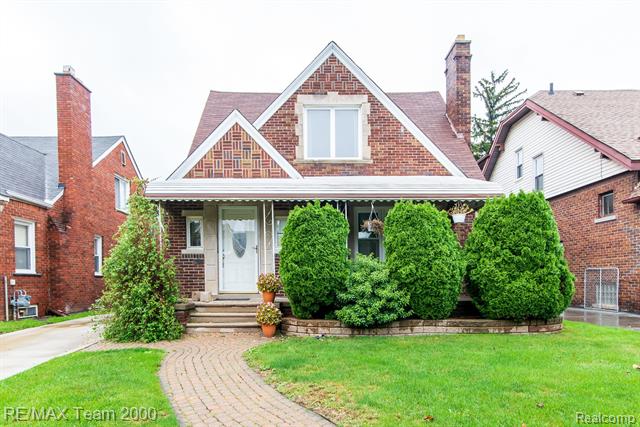 front view picture of 7527 Hartwell, Dearborn, MI. 48126