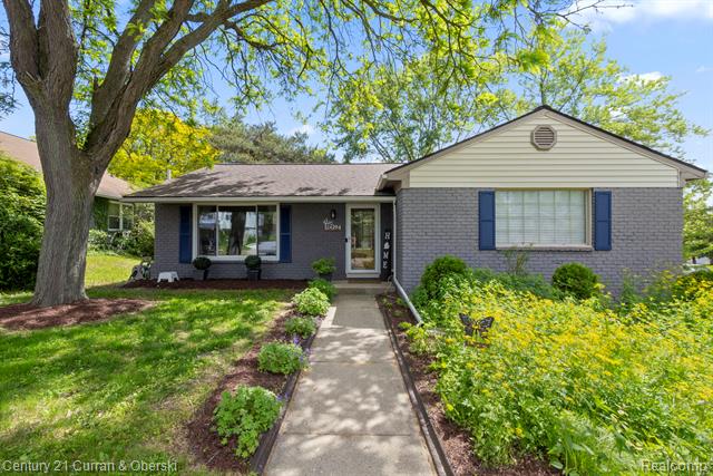 front view picture of 24294 Pinecrest St, Novi, MI. 48375