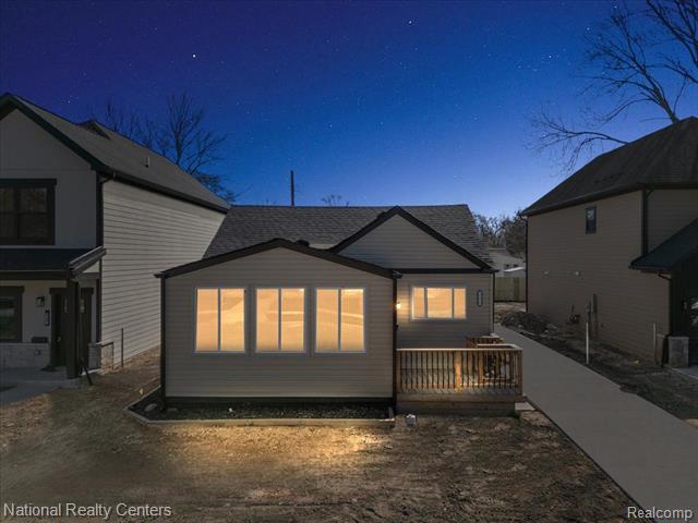 front view picture of 2138 Almont St, Ferndale, MI. 48220