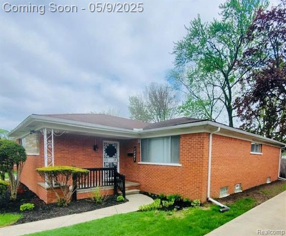 front view picture of 14441 Elm St, Oak Park, MI. 48237