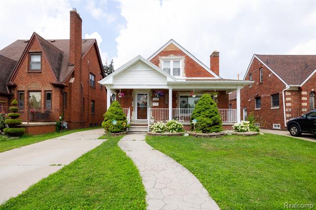 front view picture of 7833 W Morrow Cir, Dearborn, MI. 48126
