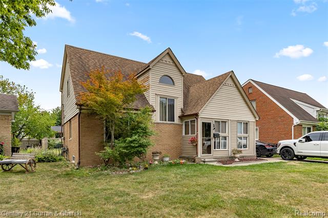 front view picture of 3 Morross Circle, Dearborn, MI. 48126