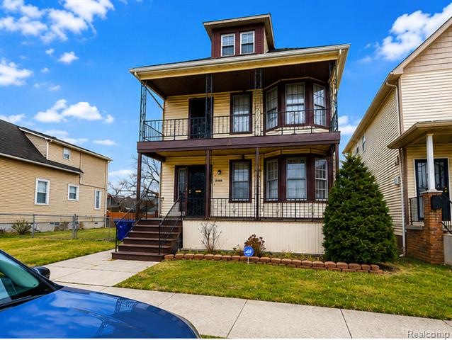front view picture of 2400 Danforth, Hamtramck, MI. 48212
