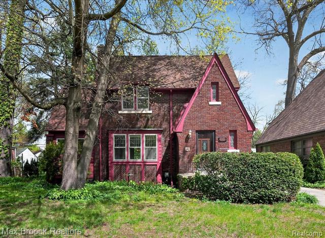 front view picture of 642 W Maplehurst St, Ferndale, MI. 48220
