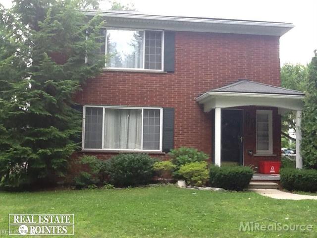 front view picture of 895 Harcourt, Grosse Pointe, MI. 48230