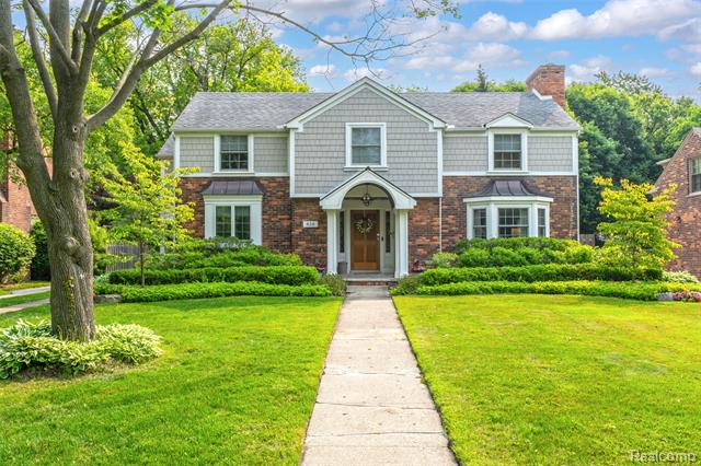 front view picture of 828 Westchester, Grosse Pointe, MI. 48230