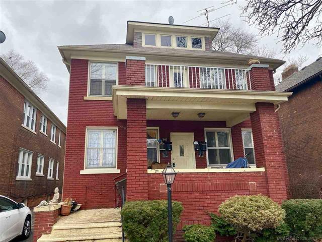 front view picture of 843 Beaconsfield, Grosse Pointe, MI. 48230