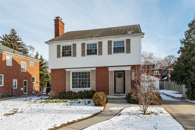 front view picture of 846 Lakepointe, Grosse Pointe, MI. 48230