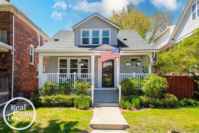 front view picture of 881 Nottingham, Grosse Pointe, MI. 48230