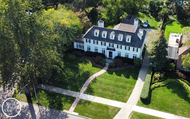 front view picture of 707 Balfour, Grosse Pointe, MI. 48230